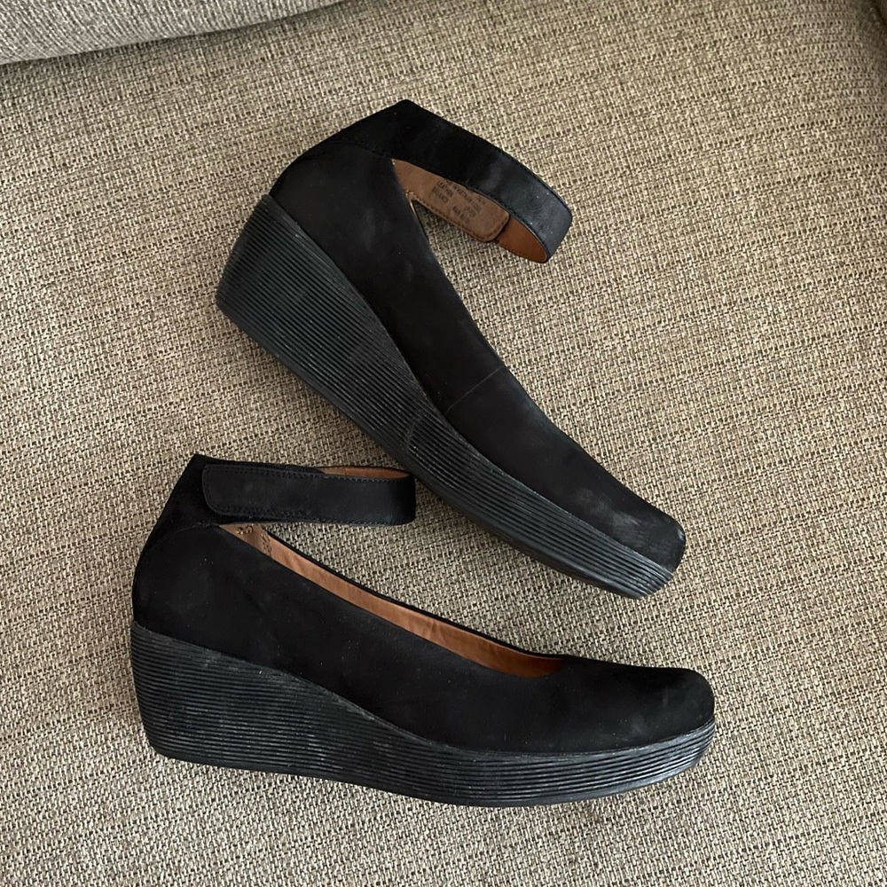 Clarks black suede cushion wedge